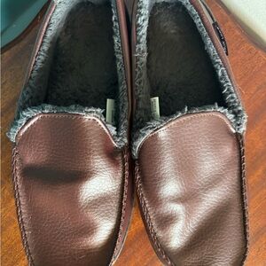 Muk Luks Men's Chocolate Slippers with Soft Gray Interior Size 10-11